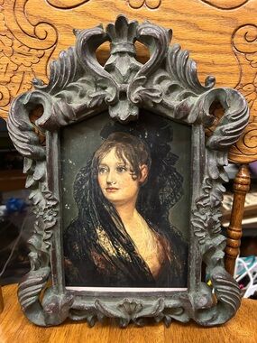Ornate Vintage-Style Decorative Picture Frame with Portrait